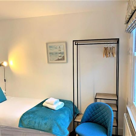 Riverside Channel5 "Holidays Homes In The Sun" Featured Central Canterbury Cottage With Free Parking المظهر الخارجي الصورة
