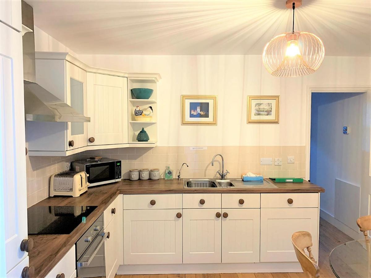 Riverside Channel5 "Holidays Homes In The Sun" Featured Central Canterbury Cottage With Free Parking المظهر الخارجي الصورة