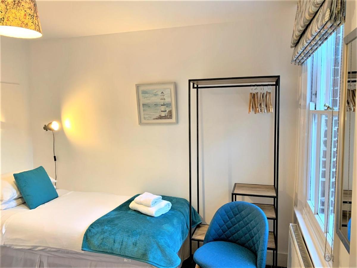 Riverside Channel5 "Holidays Homes In The Sun" Featured Central Canterbury Cottage With Free Parking المظهر الخارجي الصورة