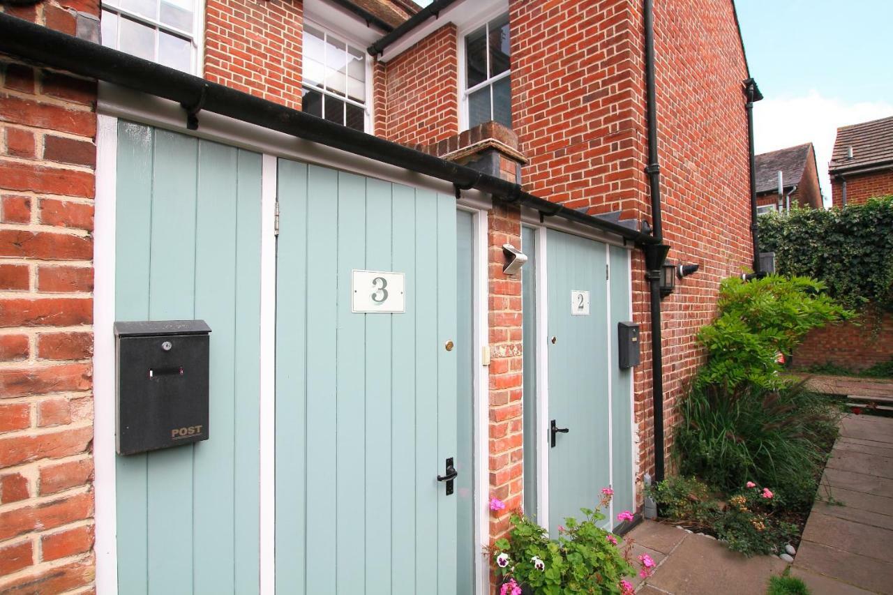 Riverside Channel5 "Holidays Homes In The Sun" Featured Central Canterbury Cottage With Free Parking المظهر الخارجي الصورة