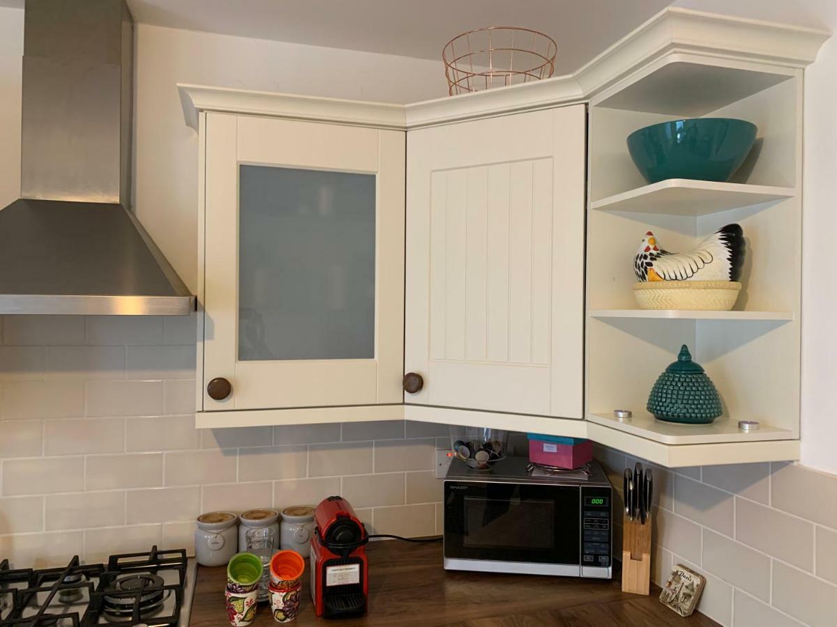 Riverside Channel5 "Holidays Homes In The Sun" Featured Central Canterbury Cottage With Free Parking المظهر الخارجي الصورة